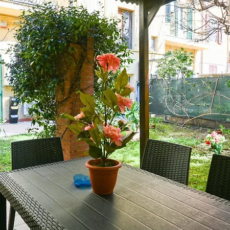 - Eden Garden Flat *